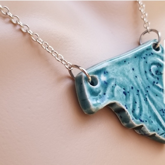 ARTISAN MADE BLUE GLAZED CERAMIC PENDANT ON SILVERTONE CHAIN NECKLACE - Picture 4 of 5